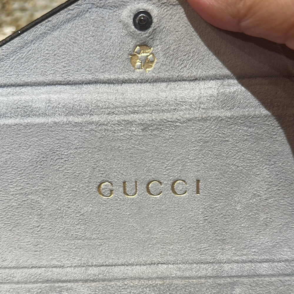 Gucci Black and Brown Sunglasses with Classic Aviator Style - Picture 9 of 10